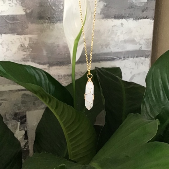 ourfamilycloset Jewelry - clear quartz crystal healing necklace